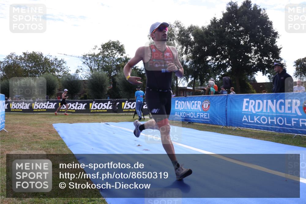 31.08.2025 - Elbe Triathlon Hamburg Strokosch-Dieckow http://msf.ph/oto/8650319 31.08.2025 10:08:27 Ziel 194, 208, 210 meine-sportfotos.de