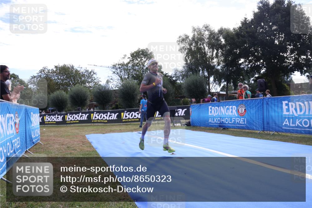 31.08.2025 - Elbe Triathlon Hamburg Strokosch-Dieckow http://msf.ph/oto/8650323 31.08.2025 10:08:31 Ziel 194, 208 meine-sportfotos.de