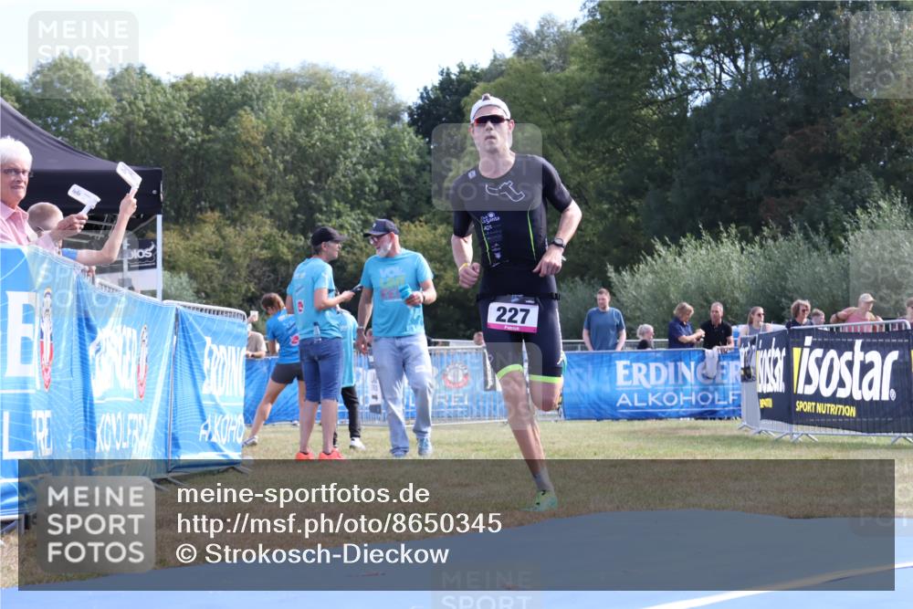 31.08.2025 - Elbe Triathlon Hamburg Strokosch-Dieckow http://msf.ph/oto/8650345 31.08.2025 10:12:57 Ziel 227, 230 meine-sportfotos.de
