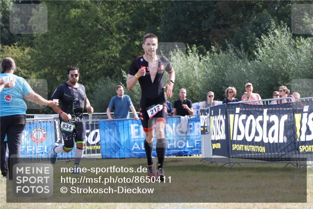 31.08.2025 - Elbe Triathlon Hamburg Strokosch-Dieckow http://msf.ph/oto/8650411 31.08.2025 10:17:29 Ziel 212 meine-sportfotos.de