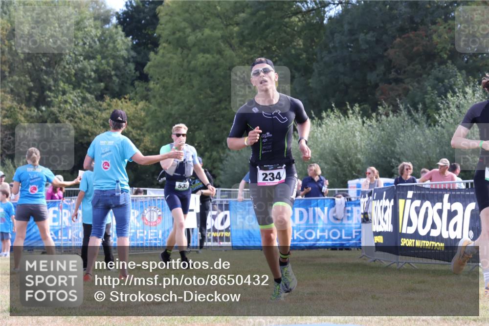 31.08.2025 - Elbe Triathlon Hamburg Strokosch-Dieckow http://msf.ph/oto/8650432 31.08.2025 10:19:35 Ziel 234 meine-sportfotos.de