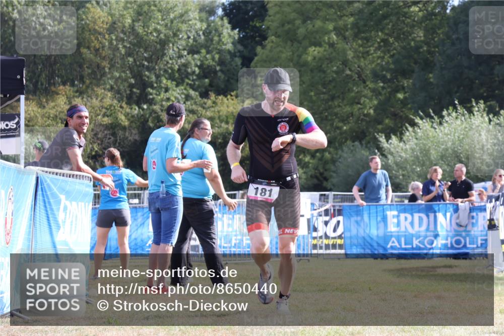 31.08.2025 - Elbe Triathlon Hamburg Strokosch-Dieckow http://msf.ph/oto/8650440 31.08.2025 10:20:26 Ziel 181 meine-sportfotos.de