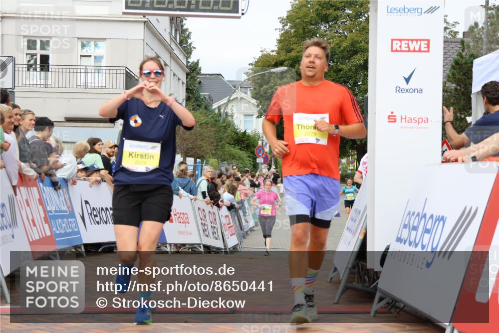 31.08.2025 - 21. Blankeneser Heldenlauf Strokosch-Dieckow http://msf.ph/oto/8650441 31.08.2025 10:30:46 Ziel 2179, 2279, 2102 meine-sportfotos.de