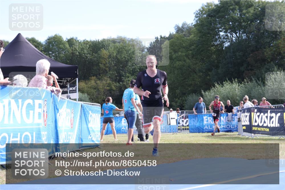 31.08.2025 - Elbe Triathlon Hamburg Strokosch-Dieckow http://msf.ph/oto/8650458 31.08.2025 10:21:41 Ziel 195, 239 meine-sportfotos.de