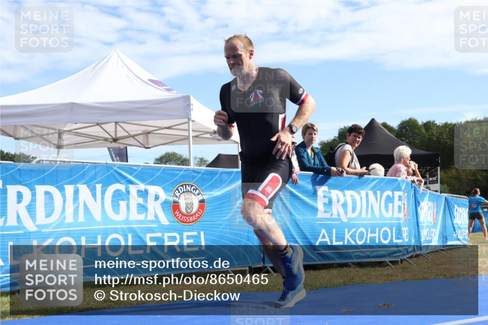 31.08.2025 - Elbe Triathlon Hamburg Strokosch-Dieckow http://msf.ph/oto/8650465 31.08.2025 10:21:43 Ziel 195, 239, 312 meine-sportfotos.de