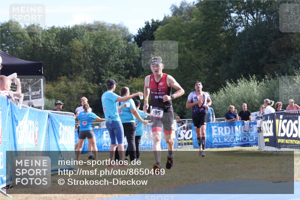 31.08.2025 - Elbe Triathlon Hamburg Strokosch-Dieckow http://msf.ph/oto/8650469 31.08.2025 10:21:45 Ziel 195, 239, 312 meine-sportfotos.de