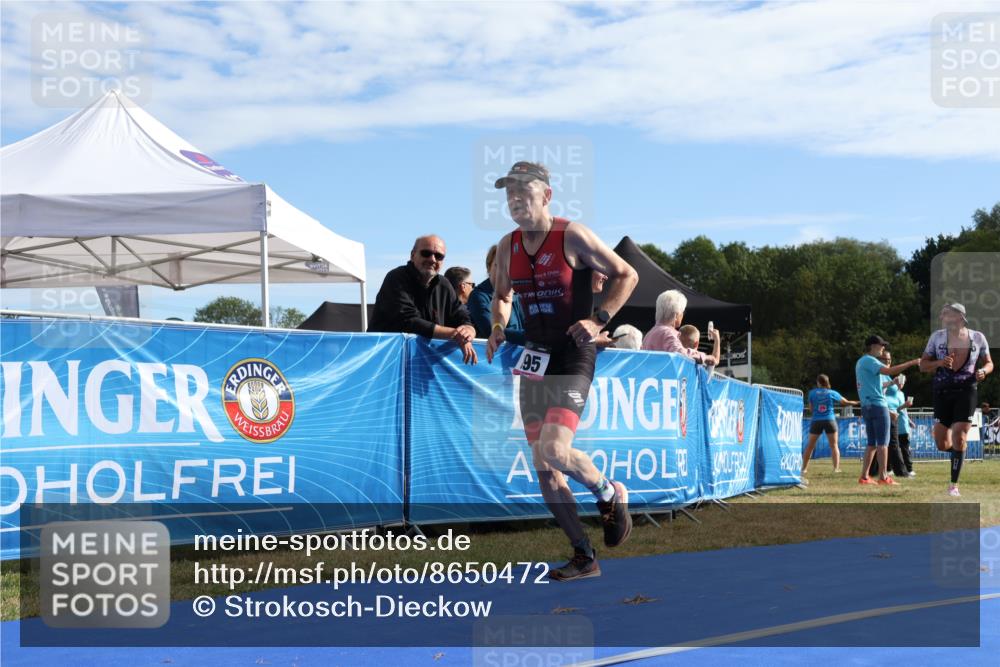 31.08.2025 - Elbe Triathlon Hamburg Strokosch-Dieckow http://msf.ph/oto/8650472 31.08.2025 10:21:48 Ziel 195, 239, 312 meine-sportfotos.de