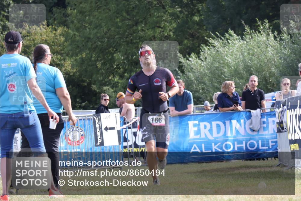 31.08.2025 - Elbe Triathlon Hamburg Strokosch-Dieckow http://msf.ph/oto/8650494 31.08.2025 10:22:14 Ziel 166 meine-sportfotos.de