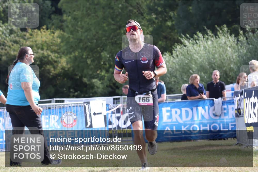 31.08.2025 - Elbe Triathlon Hamburg Strokosch-Dieckow http://msf.ph/oto/8650499 31.08.2025 10:22:15 Ziel 166 meine-sportfotos.de