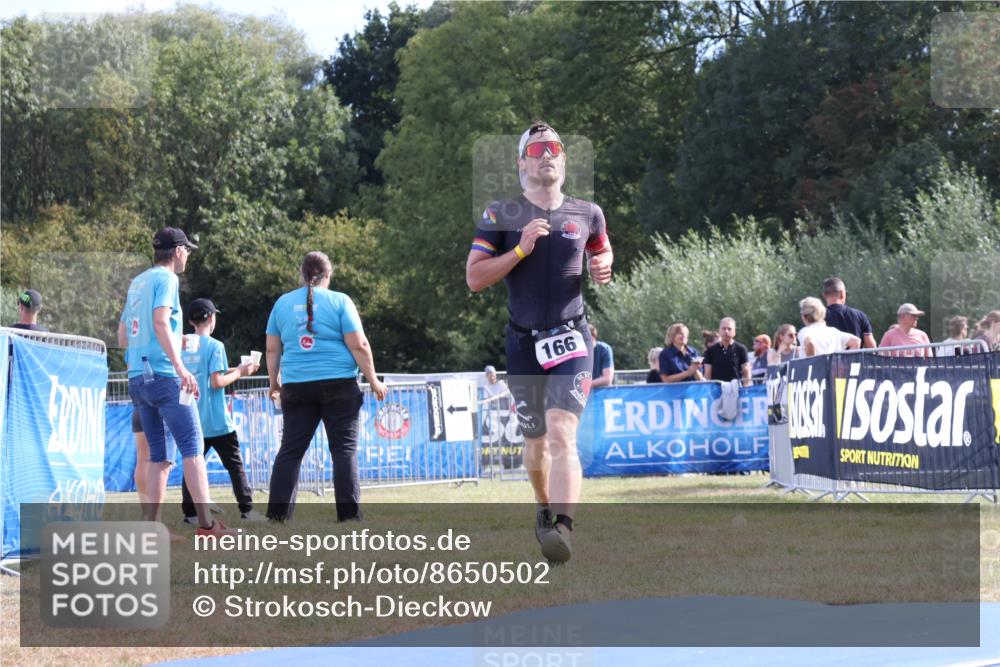 31.08.2025 - Elbe Triathlon Hamburg Strokosch-Dieckow http://msf.ph/oto/8650502 31.08.2025 10:22:16 Ziel 166, 185 meine-sportfotos.de