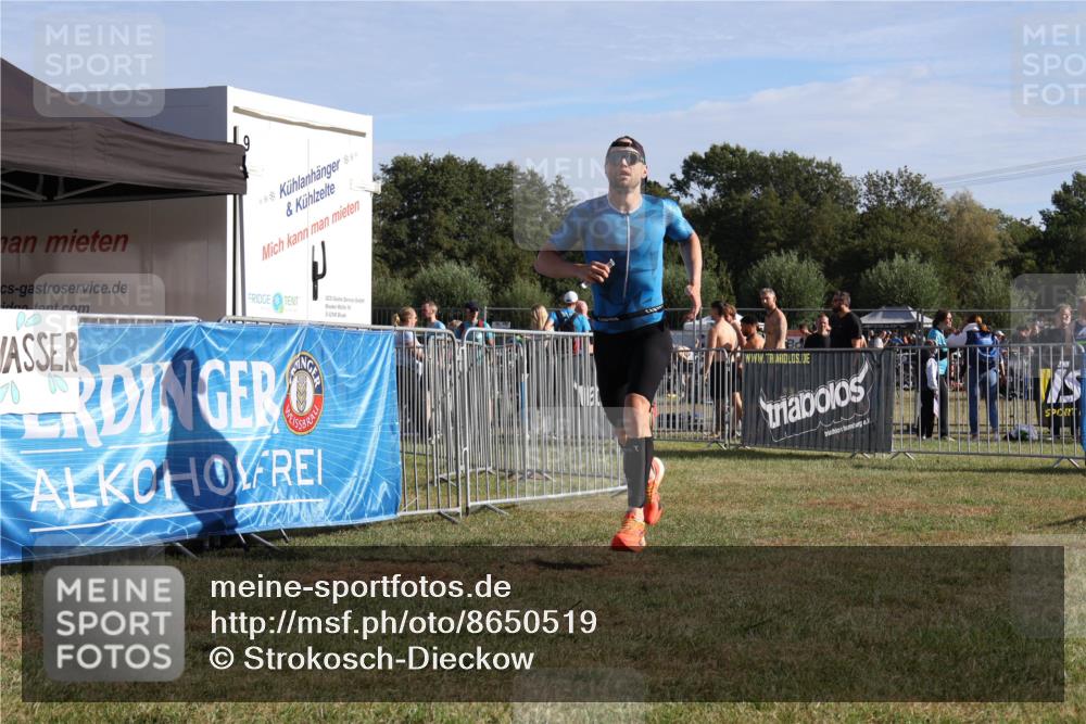 31.08.2025 - Elbe Triathlon Hamburg Strokosch-Dieckow http://msf.ph/oto/8650519 31.08.2025 09:24:31 Laufen 19, 0, 22145 meine-sportfotos.de