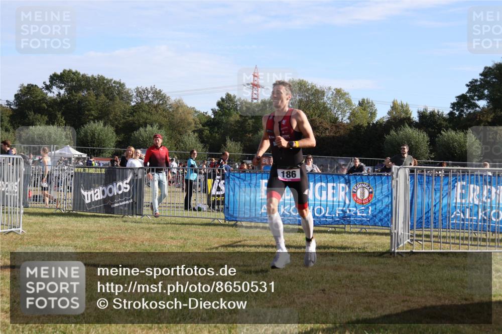 31.08.2025 - Elbe Triathlon Hamburg Strokosch-Dieckow http://msf.ph/oto/8650531 31.08.2025 09:26:58 Laufen 186 meine-sportfotos.de