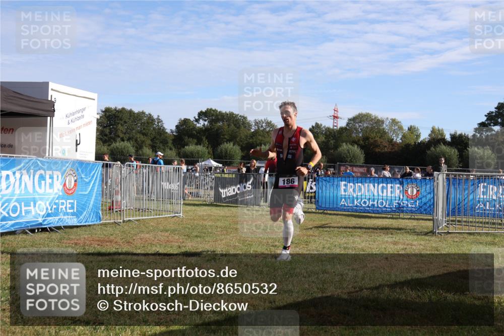 31.08.2025 - Elbe Triathlon Hamburg Strokosch-Dieckow http://msf.ph/oto/8650532 31.08.2025 09:26:59 Laufen 30, 186 meine-sportfotos.de