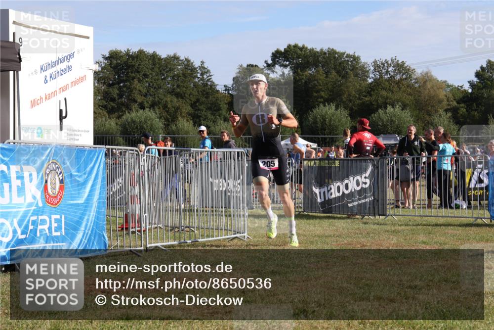 31.08.2025 - Elbe Triathlon Hamburg Strokosch-Dieckow http://msf.ph/oto/8650536 31.08.2025 09:27:24 Laufen 19, 0, 22145, 205 meine-sportfotos.de