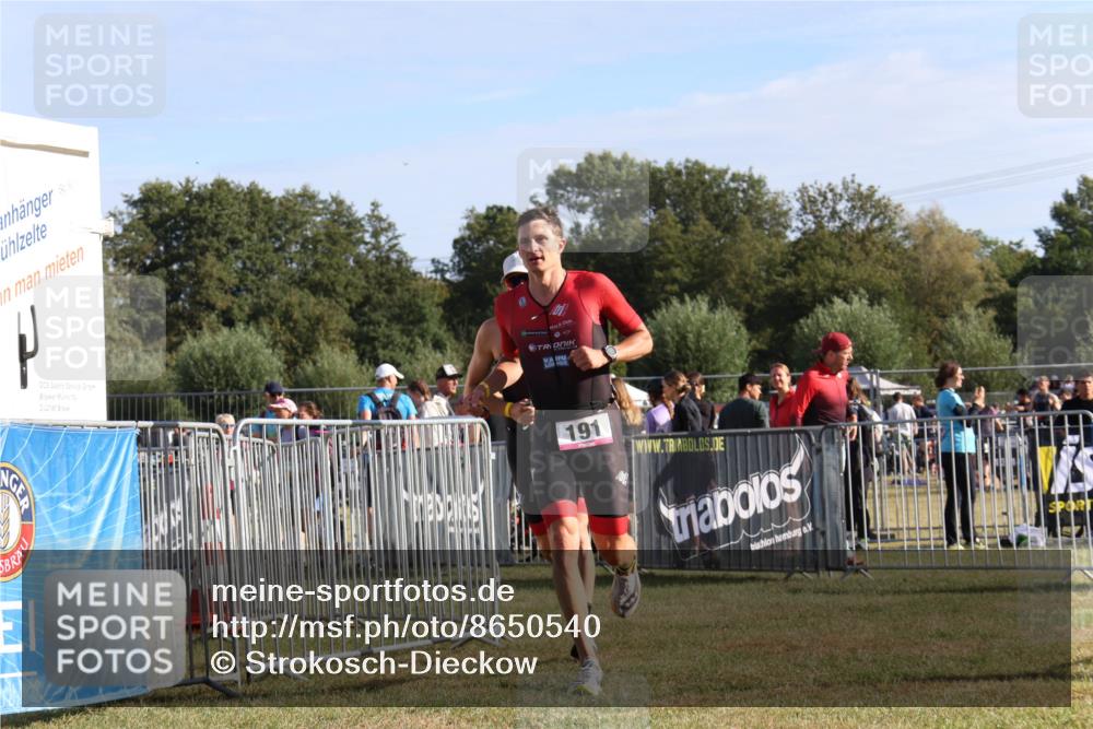 31.08.2025 - Elbe Triathlon Hamburg Strokosch-Dieckow http://msf.ph/oto/8650540 31.08.2025 09:28:02 Laufen 19, 0, 22145, 4, 191 meine-sportfotos.de