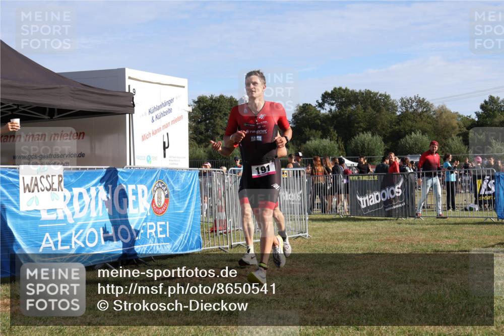 31.08.2025 - Elbe Triathlon Hamburg Strokosch-Dieckow http://msf.ph/oto/8650541 31.08.2025 09:28:03 Laufen 191 meine-sportfotos.de