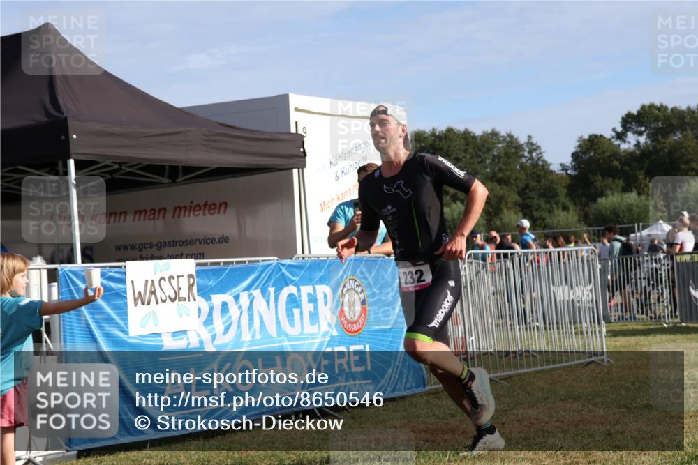 31.08.2025 - Elbe Triathlon Hamburg Strokosch-Dieckow http://msf.ph/oto/8650546 31.08.2025 09:28:35 Laufen 232 meine-sportfotos.de