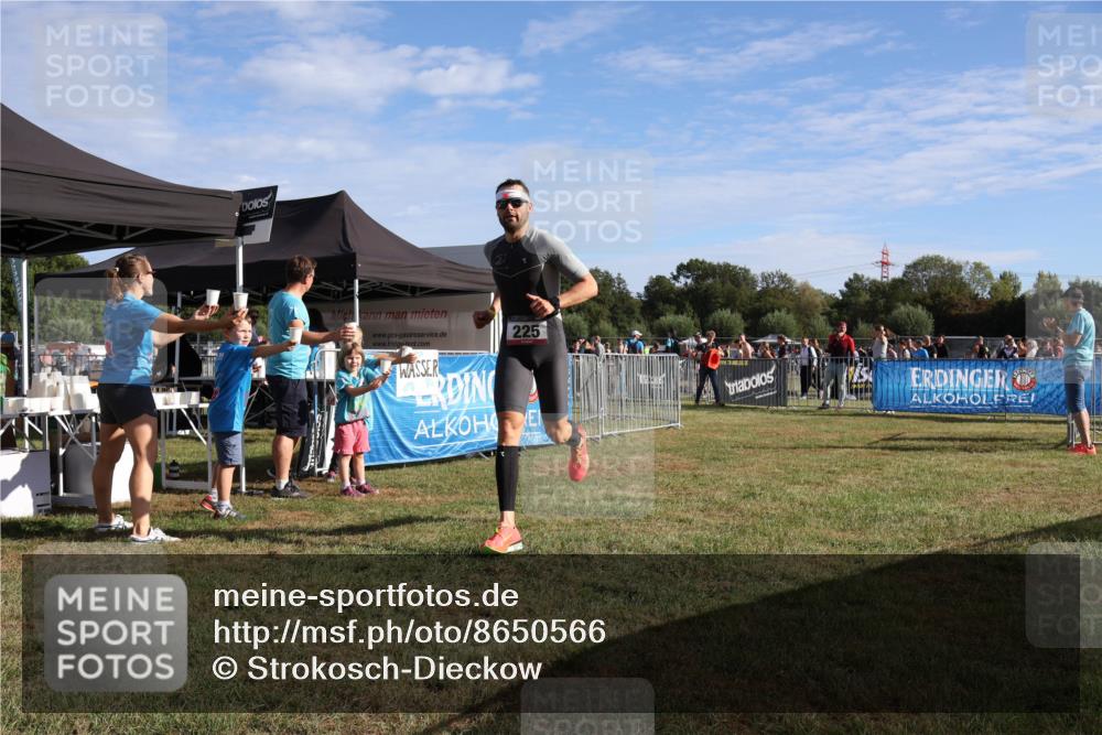 31.08.2025 - Elbe Triathlon Hamburg Strokosch-Dieckow http://msf.ph/oto/8650566 31.08.2025 09:29:03 Laufen 225 meine-sportfotos.de
