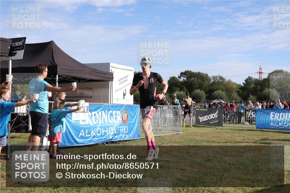 31.08.2025 - Elbe Triathlon Hamburg Strokosch-Dieckow http://msf.ph/oto/8650571 31.08.2025 09:29:51 Laufen 38 meine-sportfotos.de