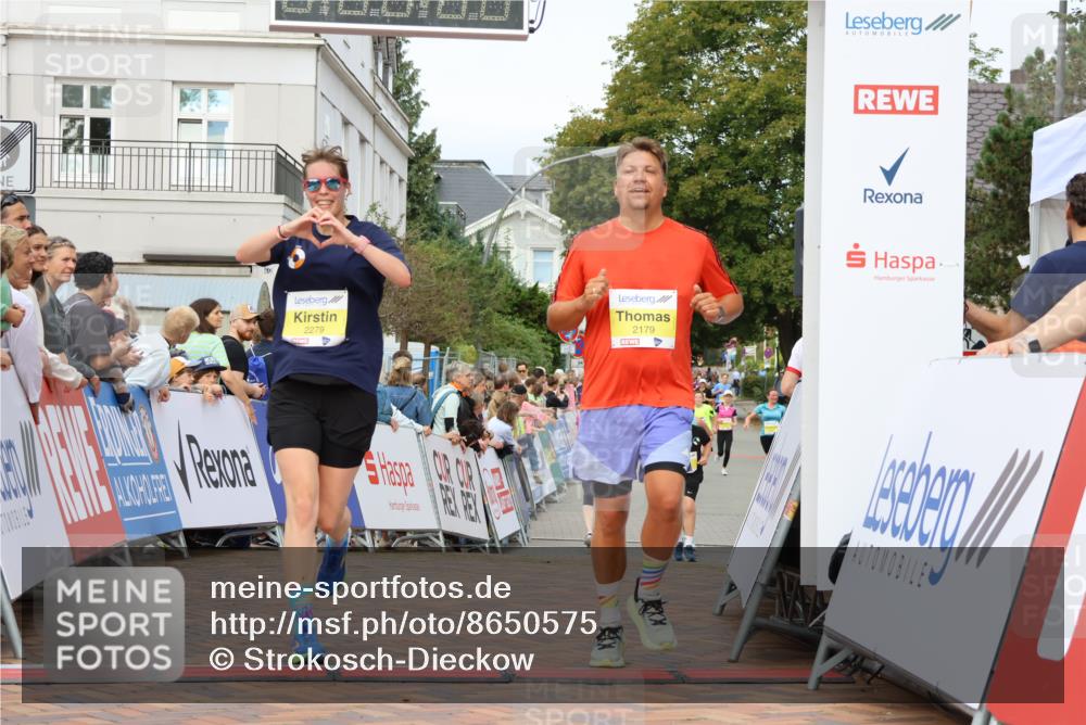31.08.2025 - 21. Blankeneser Heldenlauf Strokosch-Dieckow http://msf.ph/oto/8650575 31.08.2025 10:30:45 Ziel 2179, 2279, 2102 meine-sportfotos.de