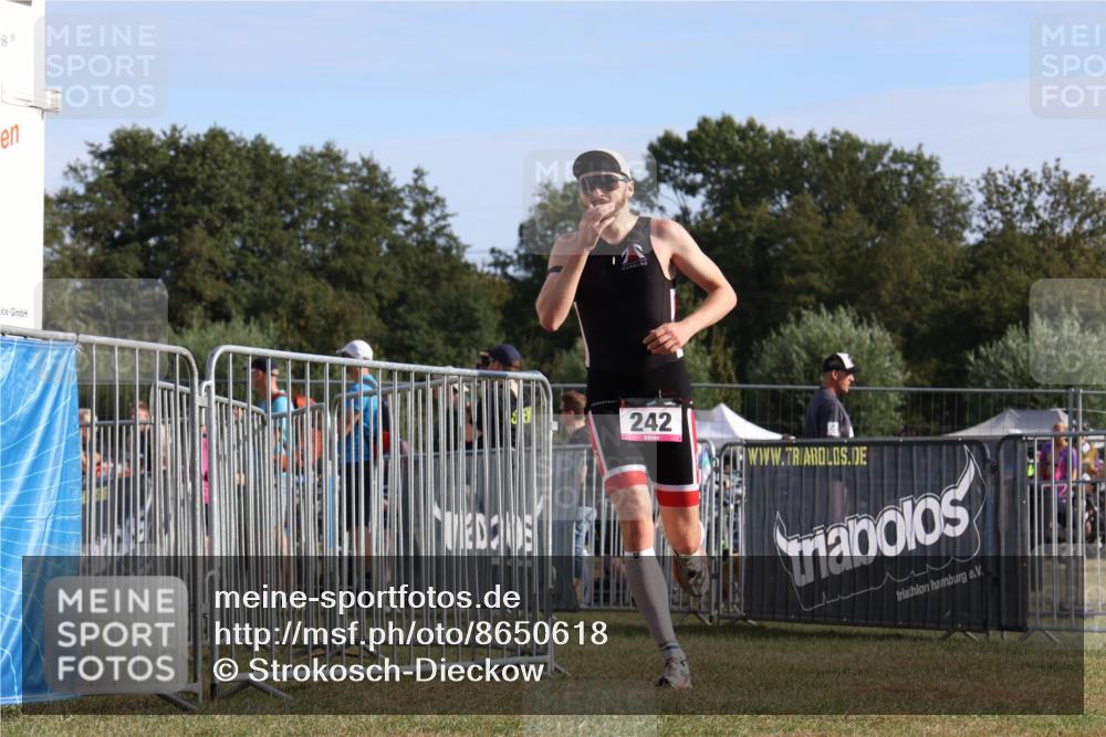 31.08.2025 - Elbe Triathlon Hamburg Strokosch-Dieckow http://msf.ph/oto/8650618 31.08.2025 09:34:20 Laufen 242 meine-sportfotos.de