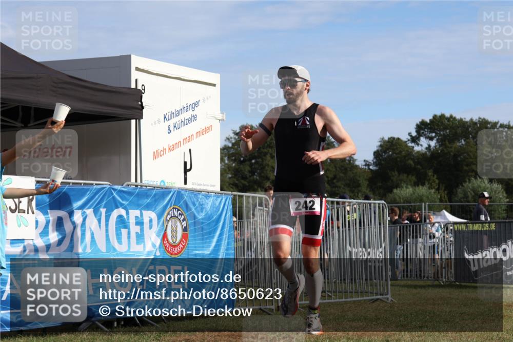 31.08.2025 - Elbe Triathlon Hamburg Strokosch-Dieckow http://msf.ph/oto/8650623 31.08.2025 09:34:21 Laufen 242 meine-sportfotos.de
