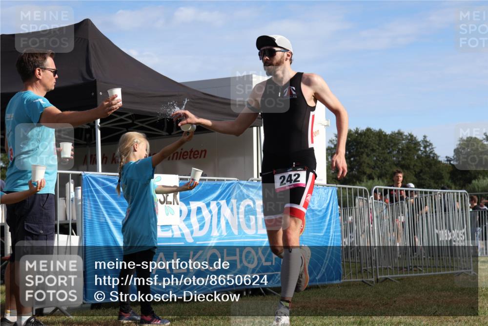 31.08.2025 - Elbe Triathlon Hamburg Strokosch-Dieckow http://msf.ph/oto/8650624 31.08.2025 09:34:21 Laufen 100, 10, 242 meine-sportfotos.de