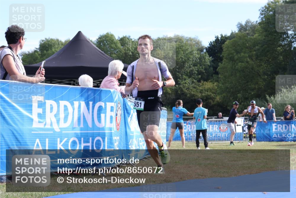 31.08.2025 - Elbe Triathlon Hamburg Strokosch-Dieckow http://msf.ph/oto/8650672 31.08.2025 10:26:07 Ziel 355, 551 meine-sportfotos.de