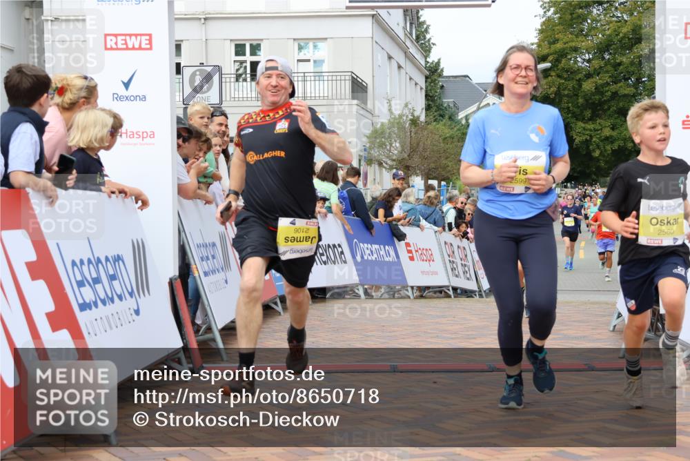 31.08.2025 - 21. Blankeneser Heldenlauf Strokosch-Dieckow http://msf.ph/oto/8650718 31.08.2025 10:30:37 Ziel 2560, 2106, 2599, 2102 meine-sportfotos.de