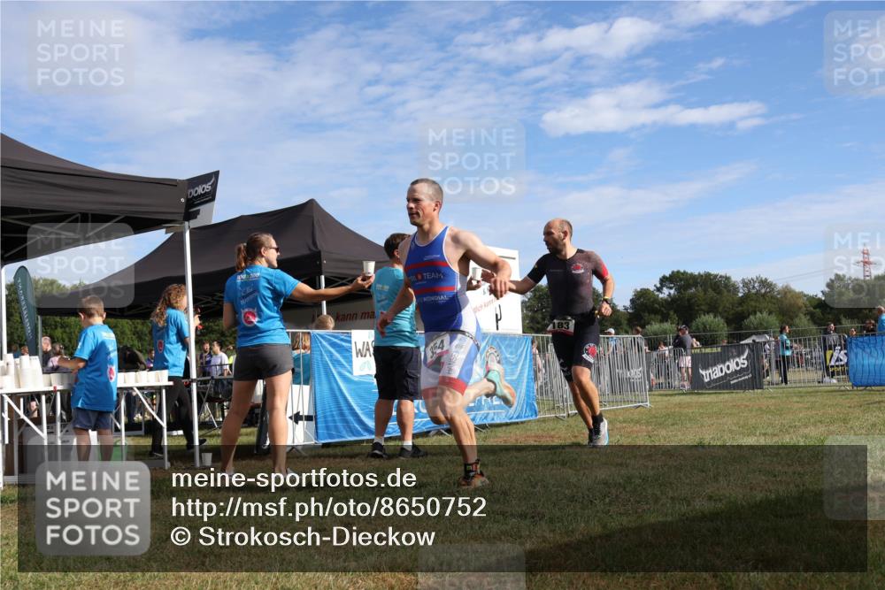 31.08.2025 - Elbe Triathlon Hamburg Strokosch-Dieckow http://msf.ph/oto/8650752 31.08.2025 09:40:25 Laufen 100, 100, 100, 100, 354 meine-sportfotos.de