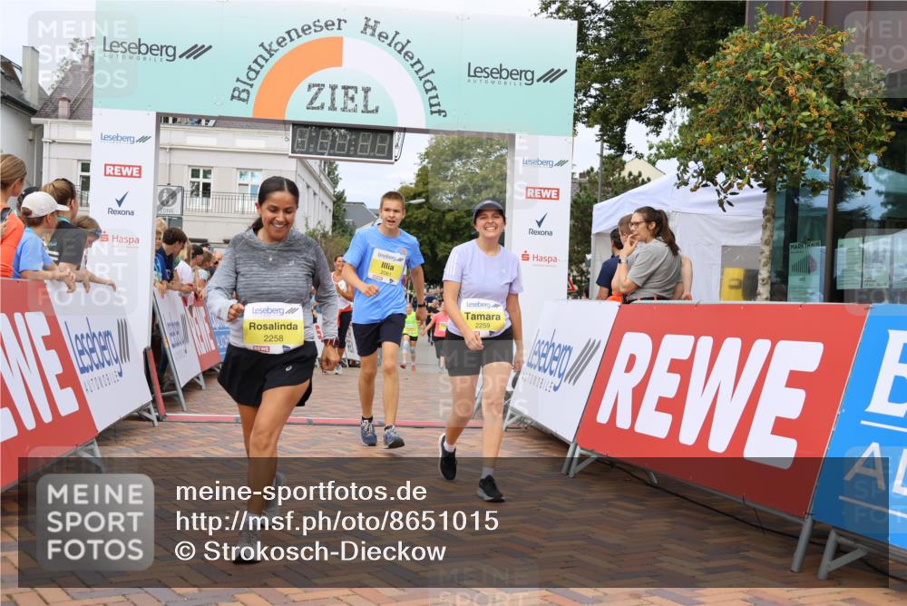 31.08.2025 - 21. Blankeneser Heldenlauf Strokosch-Dieckow http://msf.ph/oto/8651015 31.08.2025 10:35:40 Ziel 2061, 2037, 2107, 2266, 2267, 2622, 2135, 2200, 2289, 2290, 2259, 2258, 2175 meine-sportfotos.de