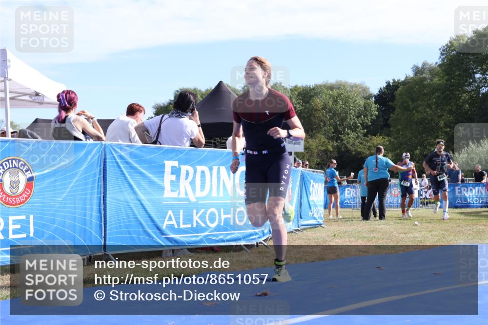 31.08.2025 - Elbe Triathlon Hamburg Strokosch-Dieckow http://msf.ph/oto/8651057 31.08.2025 10:33:15 Ziel 257, 363, 600 meine-sportfotos.de