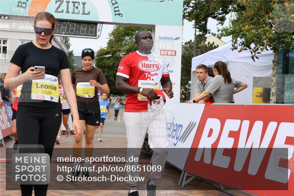 31.08.2025 - 21. Blankeneser Heldenlauf Strokosch-Dieckow http://msf.ph/oto/8651069 31.08.2025 10:30:25 Ziel 2616, 2229, 2730, 2682, 2588, 2731, 2503, 2502, 2712 meine-sportfotos.de