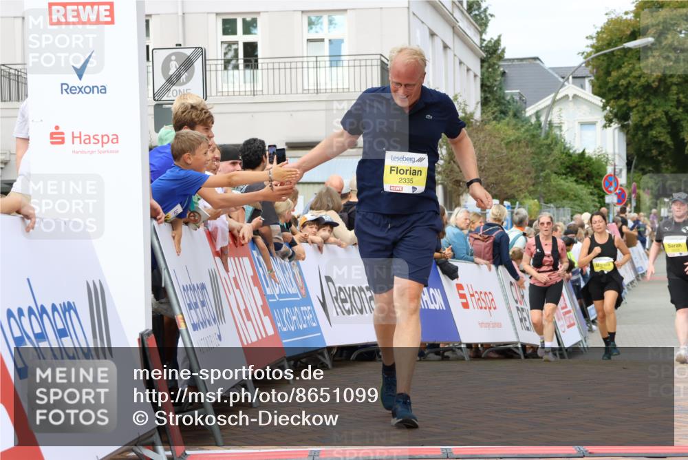 31.08.2025 - 21. Blankeneser Heldenlauf Strokosch-Dieckow http://msf.ph/oto/8651099 31.08.2025 10:35:13 Ziel 2203, 2466, 2335 meine-sportfotos.de