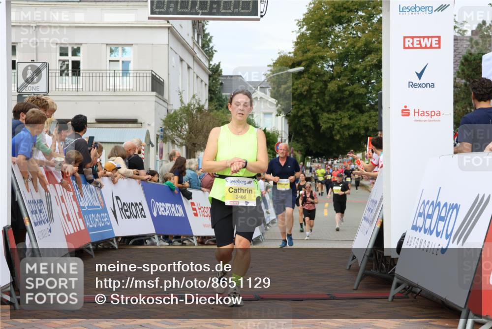 31.08.2025 - 21. Blankeneser Heldenlauf Strokosch-Dieckow http://msf.ph/oto/8651129 31.08.2025 10:35:10 Ziel 2198, 2466, 2547, 2335 meine-sportfotos.de