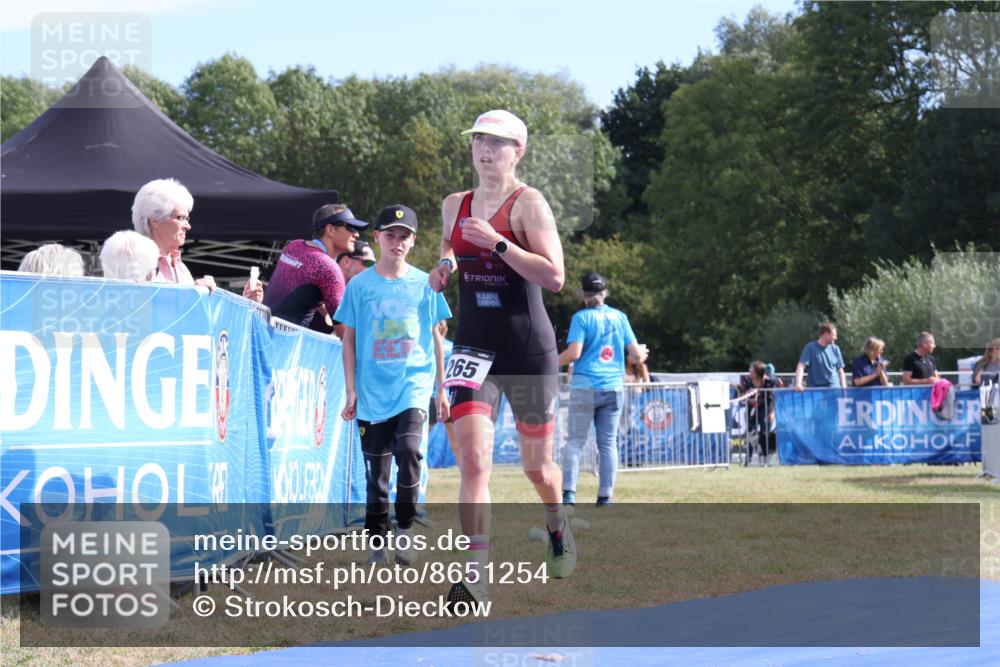 31.08.2025 - Elbe Triathlon Hamburg Strokosch-Dieckow http://msf.ph/oto/8651254 31.08.2025 10:42:16 Ziel 265, 596 meine-sportfotos.de