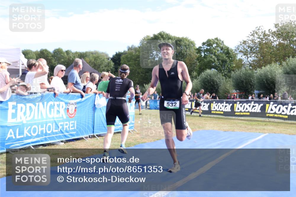 31.08.2025 - Elbe Triathlon Hamburg Strokosch-Dieckow http://msf.ph/oto/8651353 31.08.2025 10:45:18 Ziel 383, 532 meine-sportfotos.de