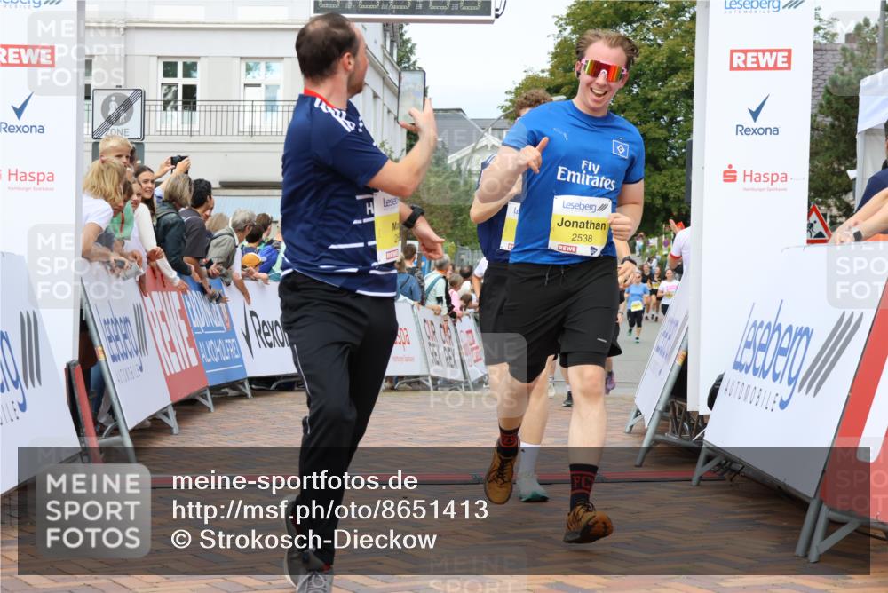 31.08.2025 - 21. Blankeneser Heldenlauf Strokosch-Dieckow http://msf.ph/oto/8651413 31.08.2025 10:29:33 Ziel 2578, 2614, 2615, 2684, 2538, 2558, 2277 meine-sportfotos.de