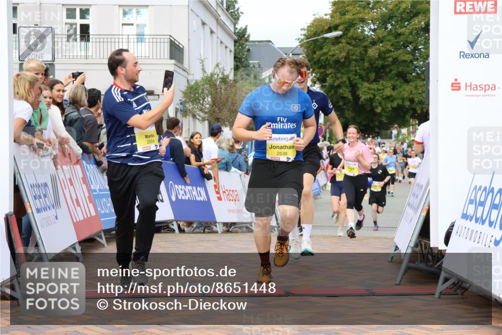 31.08.2025 - 21. Blankeneser Heldenlauf Strokosch-Dieckow http://msf.ph/oto/8651448 31.08.2025 10:29:32 Ziel 2614, 2615, 2684, 2538, 2558, 2277 meine-sportfotos.de
