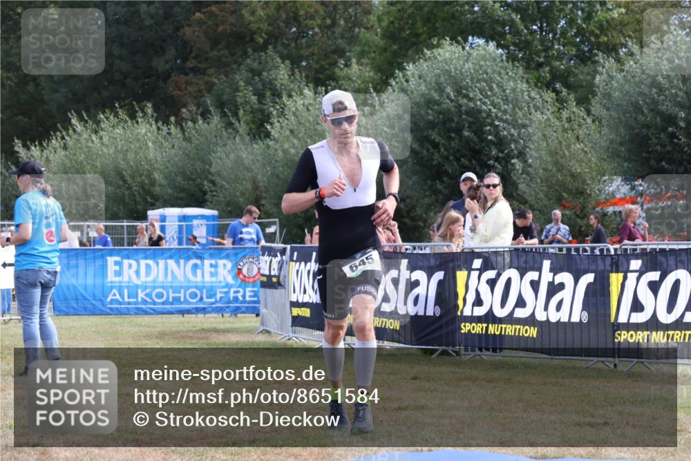 31.08.2025 - Elbe Triathlon Hamburg Strokosch-Dieckow http://msf.ph/oto/8651584 31.08.2025 10:50:58 Ziel 645 meine-sportfotos.de