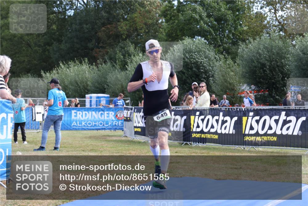 31.08.2025 - Elbe Triathlon Hamburg Strokosch-Dieckow http://msf.ph/oto/8651585 31.08.2025 10:50:59 Ziel 645 meine-sportfotos.de