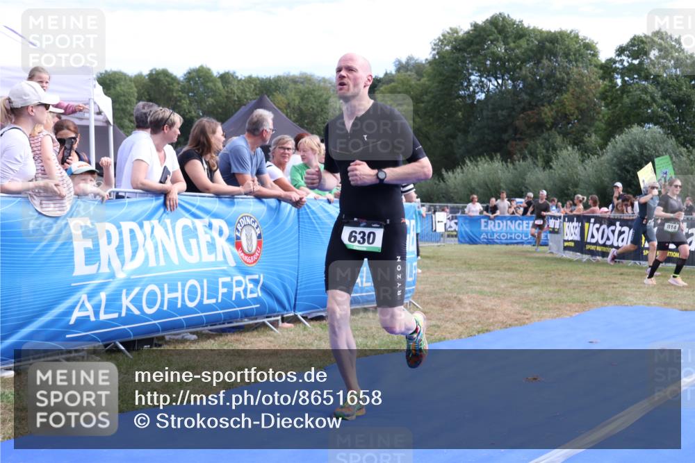 31.08.2025 - Elbe Triathlon Hamburg Strokosch-Dieckow http://msf.ph/oto/8651658 31.08.2025 10:53:16 Ziel 319, 377, 630 meine-sportfotos.de