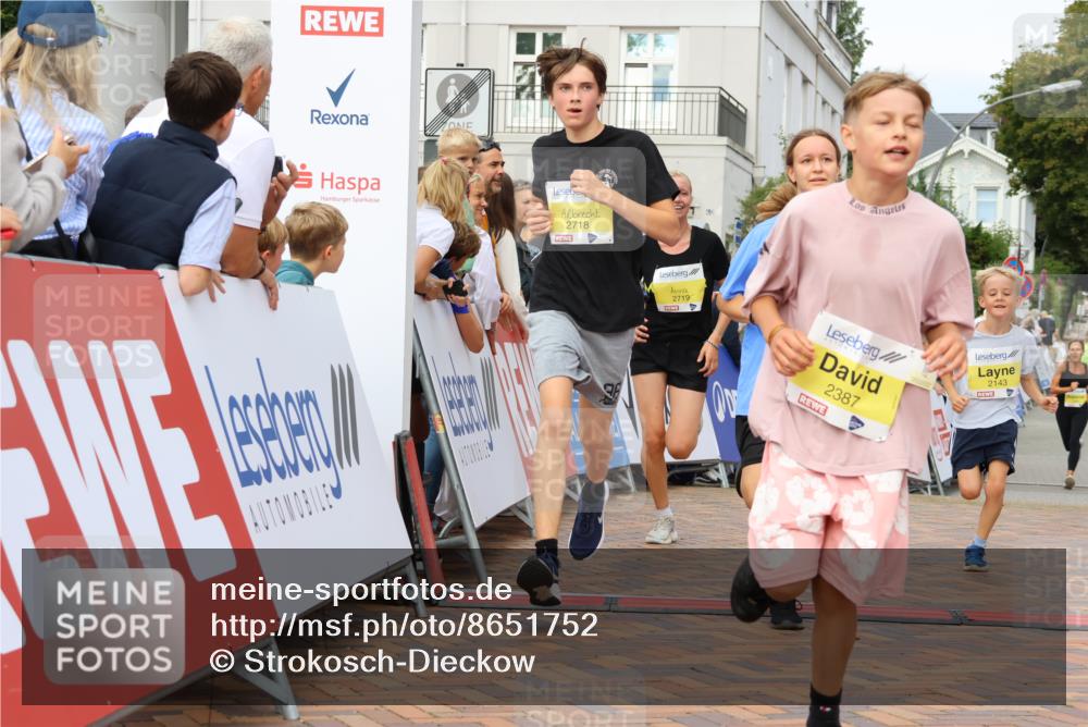 31.08.2025 - 21. Blankeneser Heldenlauf Strokosch-Dieckow http://msf.ph/oto/8651752 31.08.2025 10:28:53 Ziel 2060, 2346, 2718, 2719, 2143, 2387 meine-sportfotos.de