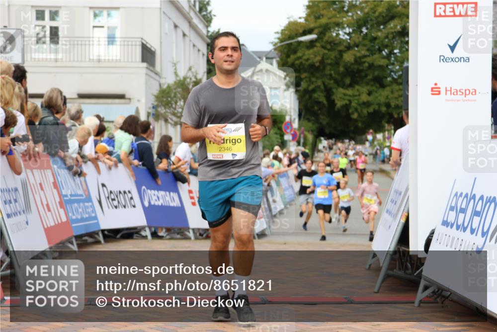 31.08.2025 - 21. Blankeneser Heldenlauf Strokosch-Dieckow http://msf.ph/oto/8651821 31.08.2025 10:28:48 Ziel 2346, 2697, 2700, 2387 meine-sportfotos.de