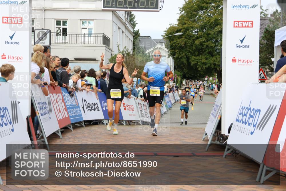 31.08.2025 - 21. Blankeneser Heldenlauf Strokosch-Dieckow http://msf.ph/oto/8651990 31.08.2025 10:28:41 Ziel 2727, 2697, 2700, 2351, 2687 meine-sportfotos.de