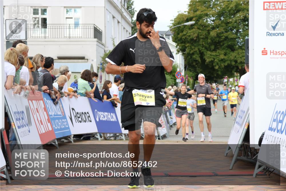 31.08.2025 - 21. Blankeneser Heldenlauf Strokosch-Dieckow http://msf.ph/oto/8652462 31.08.2025 10:28:11 Ziel 2348, 2067, 2140, 2133, 2261 meine-sportfotos.de