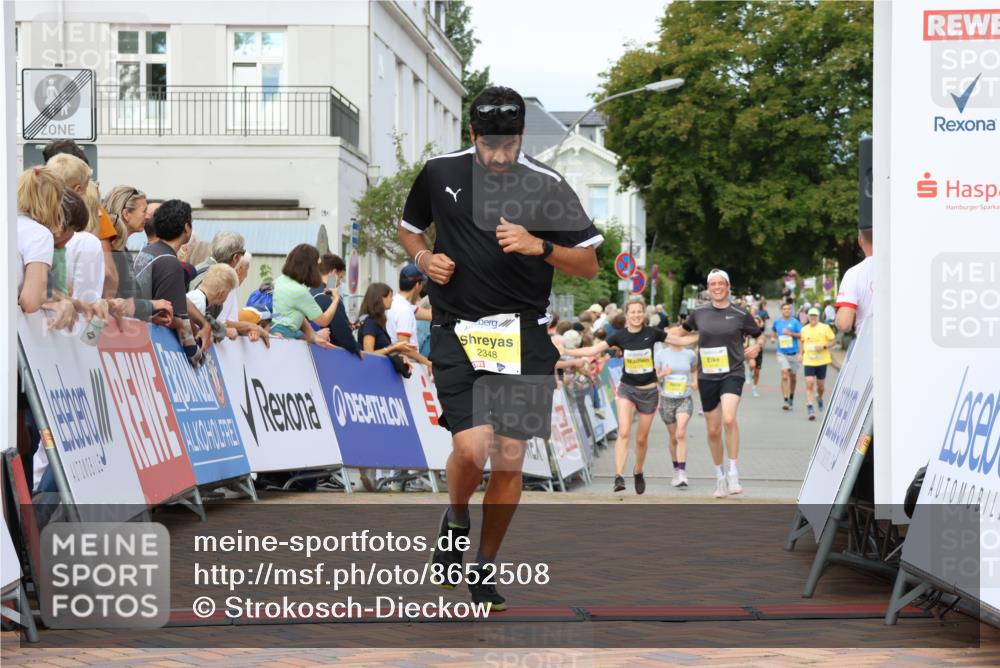 31.08.2025 - 21. Blankeneser Heldenlauf Strokosch-Dieckow http://msf.ph/oto/8652508 31.08.2025 10:28:11 Ziel 2348, 2067, 2140, 2133, 2261 meine-sportfotos.de