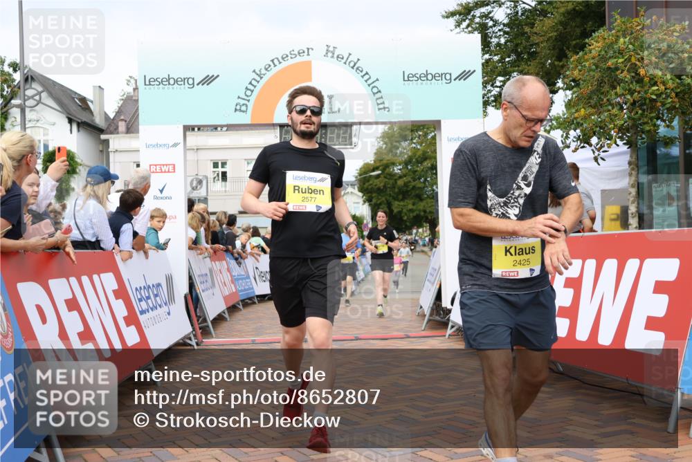 31.08.2025 - 21. Blankeneser Heldenlauf Strokosch-Dieckow http://msf.ph/oto/8652807 31.08.2025 10:27:52 Ziel 2577, 2775, 2425, 2345, 2344, 2402, 2197 meine-sportfotos.de