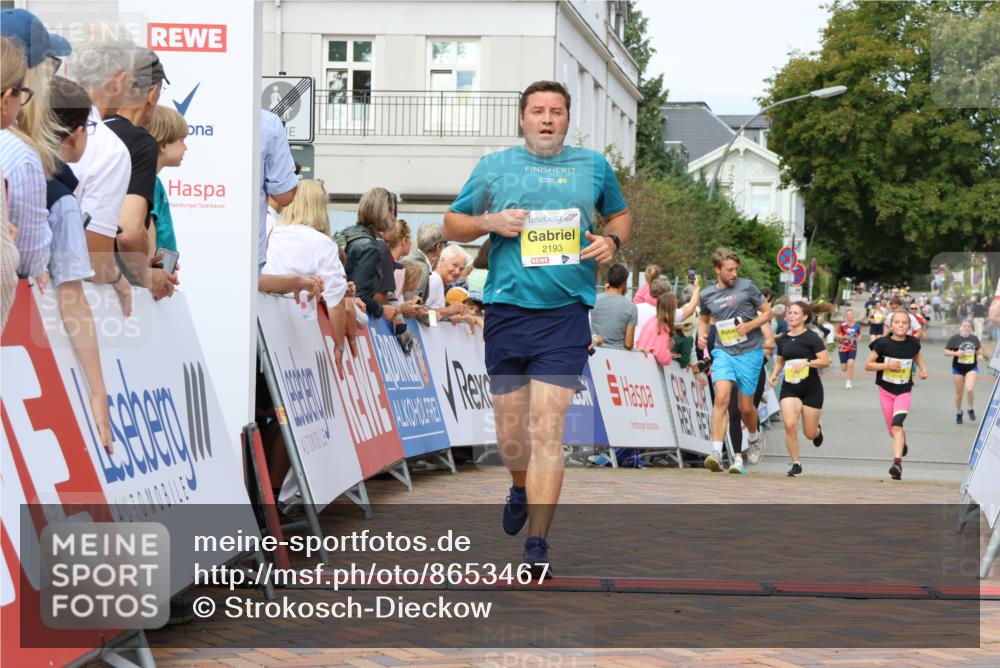 31.08.2025 - 21. Blankeneser Heldenlauf Strokosch-Dieckow http://msf.ph/oto/8653467 31.08.2025 10:26:01 Ziel 2736, 2777, 2342, 2193, 2070, 2241, 2243, 2119, 2118 meine-sportfotos.de