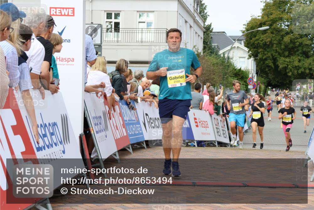 31.08.2025 - 21. Blankeneser Heldenlauf Strokosch-Dieckow http://msf.ph/oto/8653494 31.08.2025 10:26:00 Ziel 2342, 2193, 2070, 2241, 2243, 2119, 2118 meine-sportfotos.de